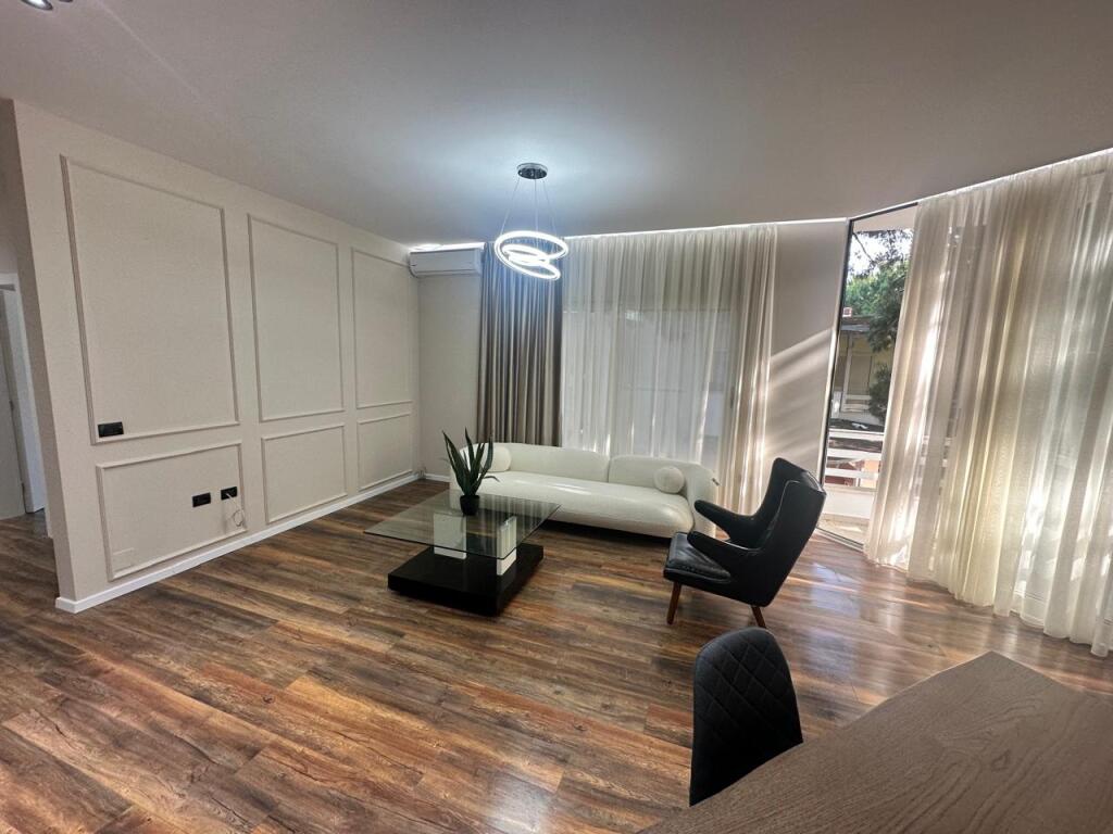 For sale apartment 2+1+2 Gjiri Lalzit (Lura)