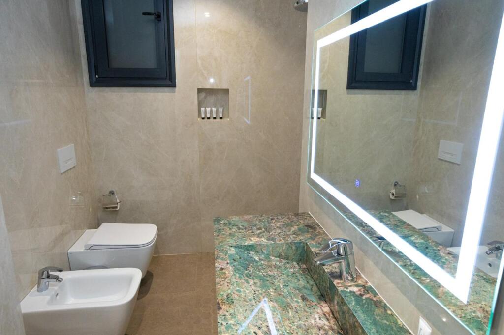 Hotel for sale in Vlorë