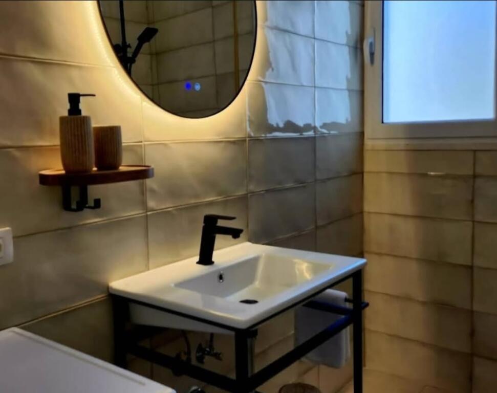 Studio with sea view for sale in Vlorë.
