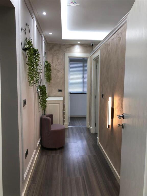 Dyqan Estetike mer qera Tek Brryli (ID BD21251) Tirane