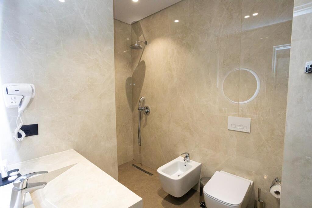 Hotel for sale in Vlorë
