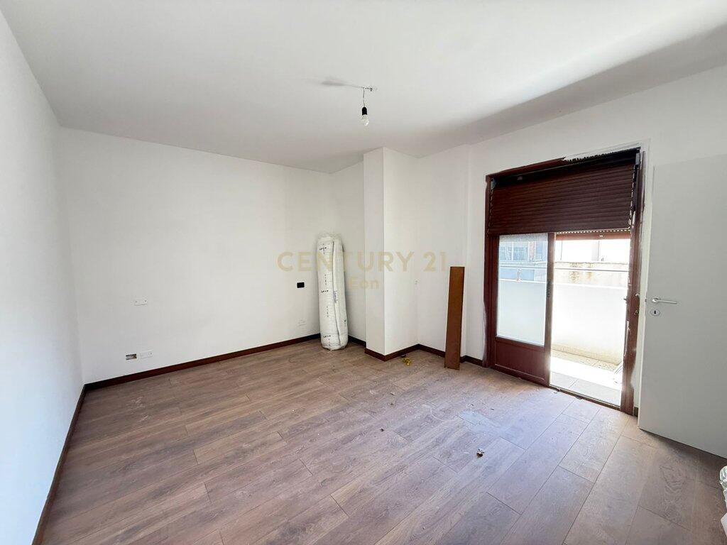 1+1 Apartment for Sale in Neighborhood No. 12, Near the Sports Palace, Durrës - 63.4 m²