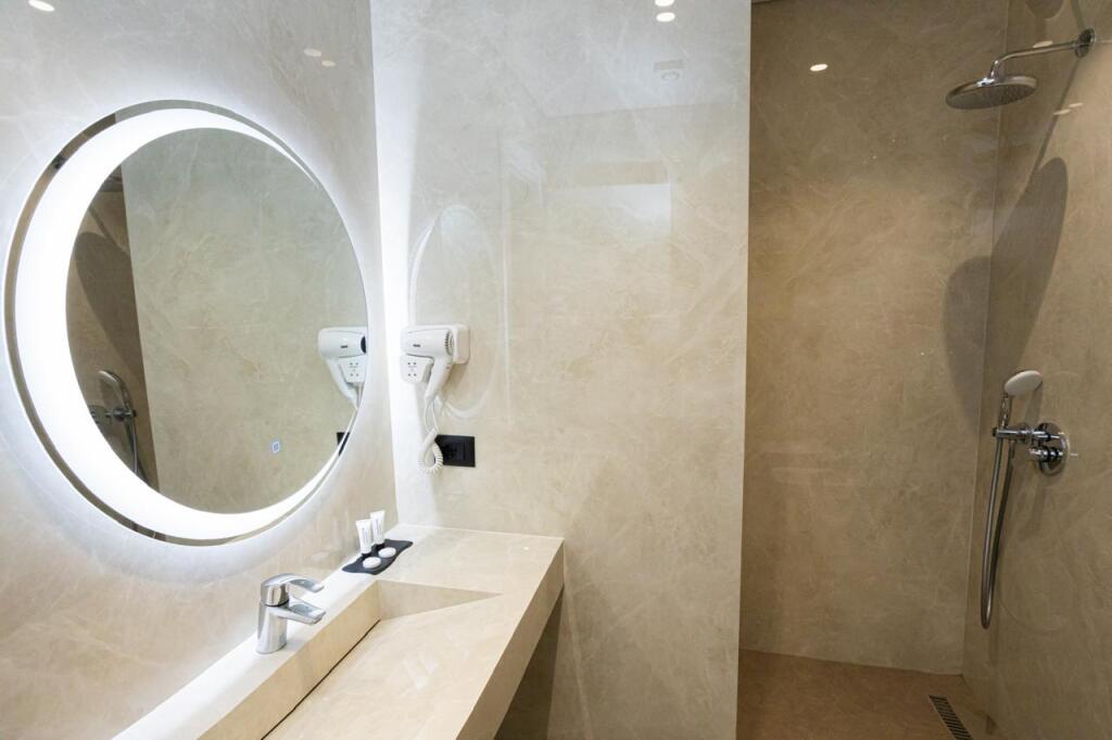 Hotel for sale in Vlorë
