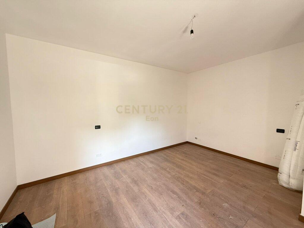 1+1 Apartment for Sale in Neighborhood No. 12, Near the Sports Palace, Durrës - 63.4 m²