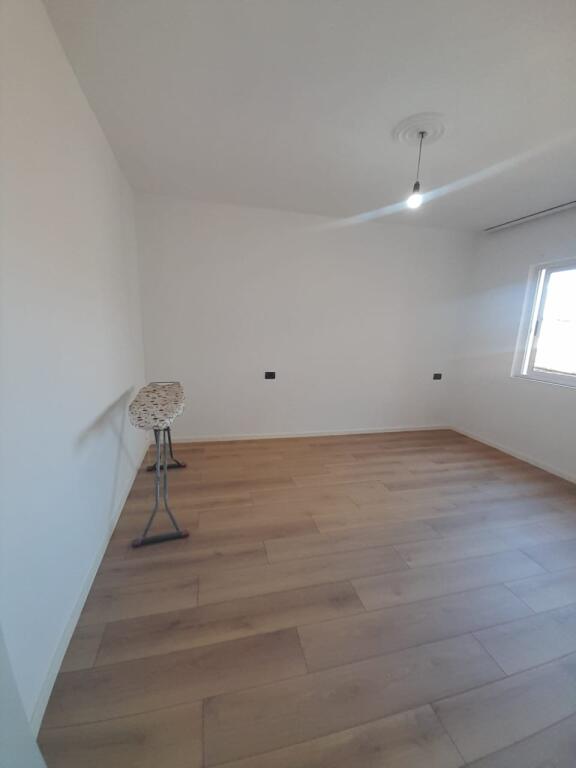 Apartament zyre për qira tek 21 dhjetori
