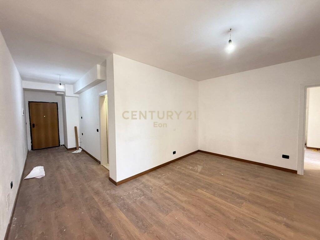 1+1 Apartment for Sale in Neighborhood No. 12, Near the Sports Palace, Durrës - 63.4 m²
