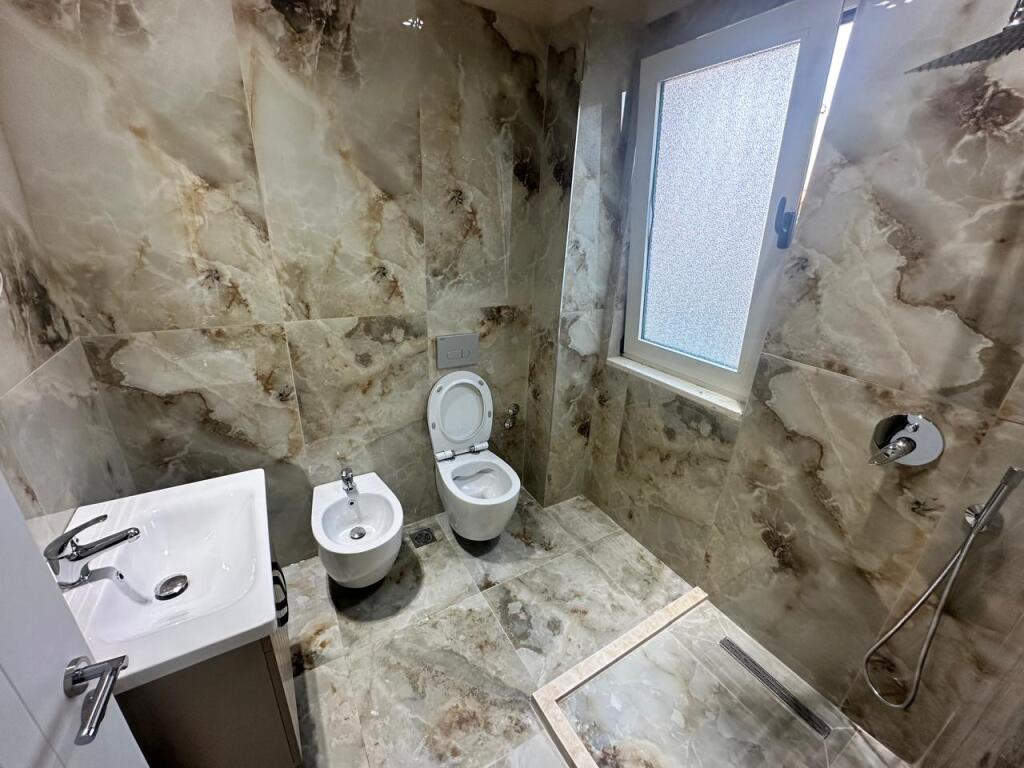 For sale apartment 2+1+2 Gjiri Lalzit (Lura)