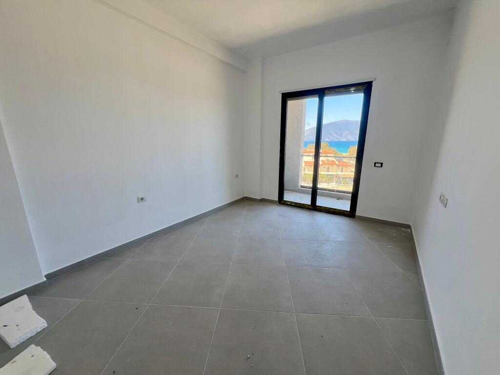 Apartment for sale in Radhimë