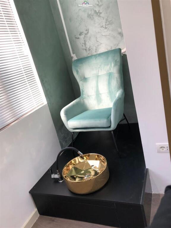 Dyqan Estetike mer qera Tek Brryli (ID BD21251) Tirane
