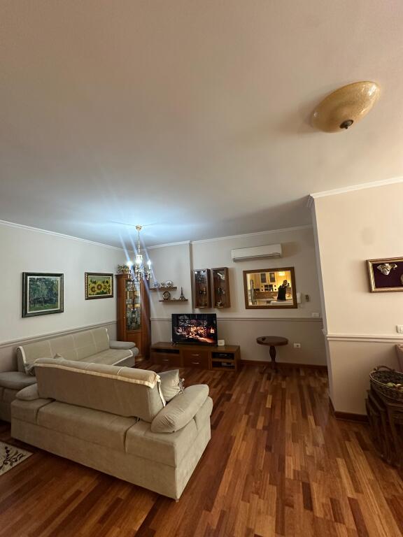 Apartament 2+1 me qira tek Liqeni i thate