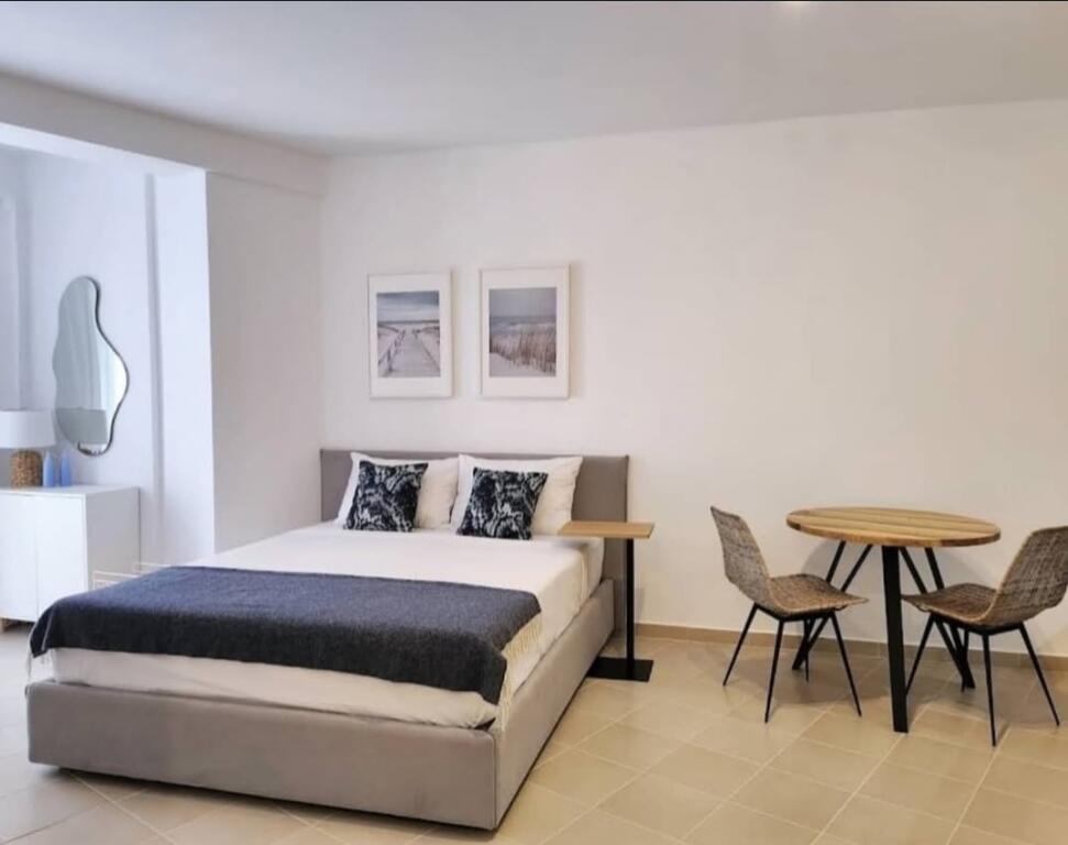 Studio with sea view for sale in Vlorë.