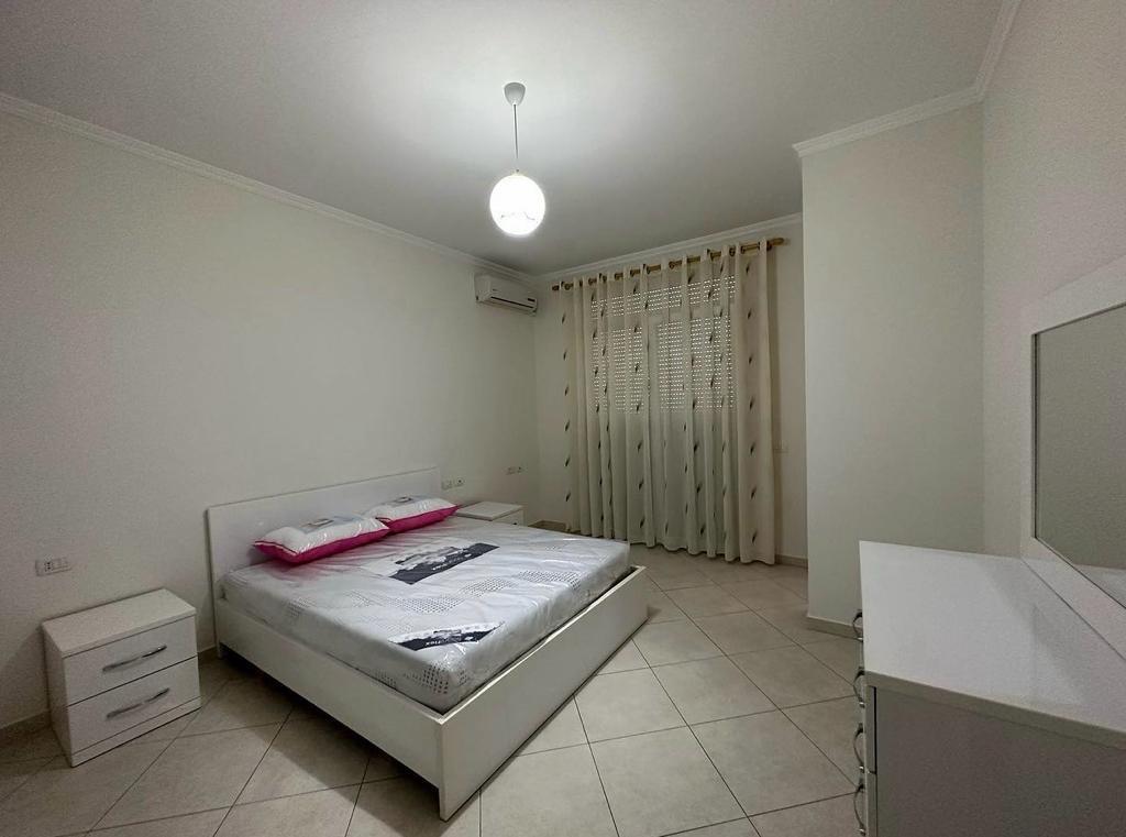 Super apartament 2+1 tek kopshti botanik (xhamia)