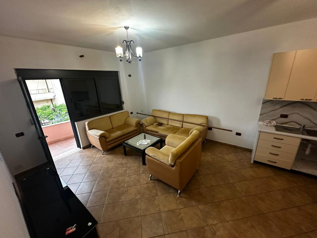 2+1 entrance for rent behind Marin Barleti University, residence