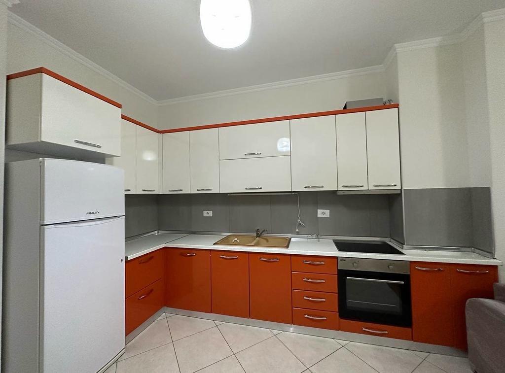 Super apartament 2+1 tek kopshti botanik (xhamia)