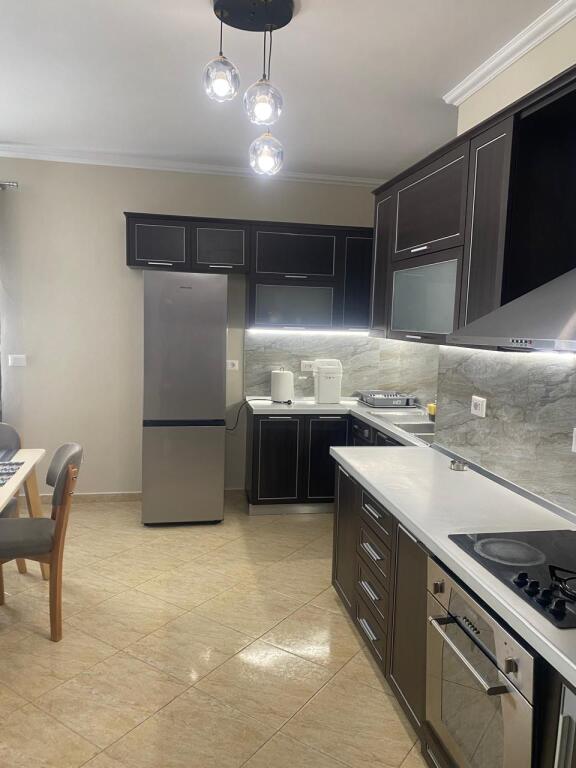 Astir tek rrethi Apartament 2+1