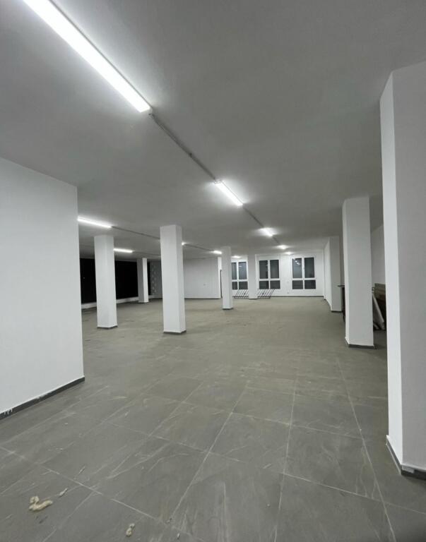 JEPET ME QERA AMBJENT 300M2 PASKUQAN