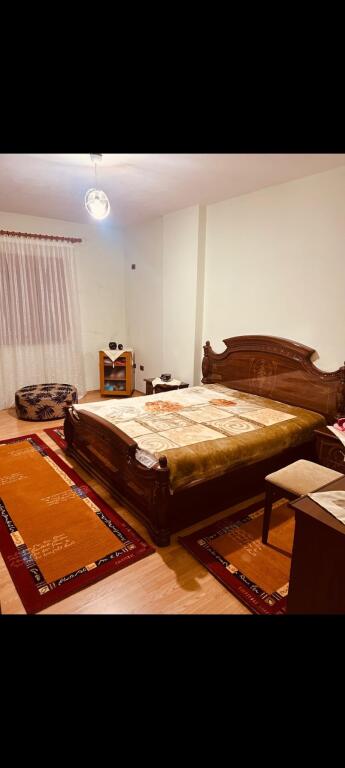 Apartment 2+1 with parking is offered at the end of Jordan Misja street