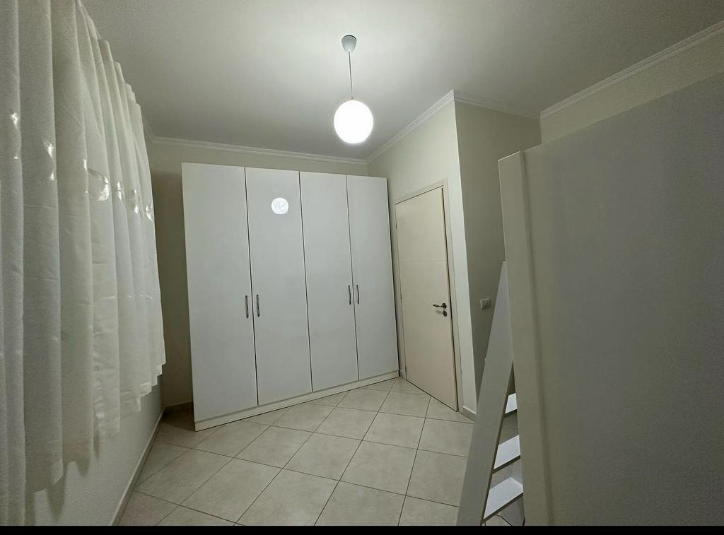 Super apartament 2+1 tek kopshti botanik (xhamia)