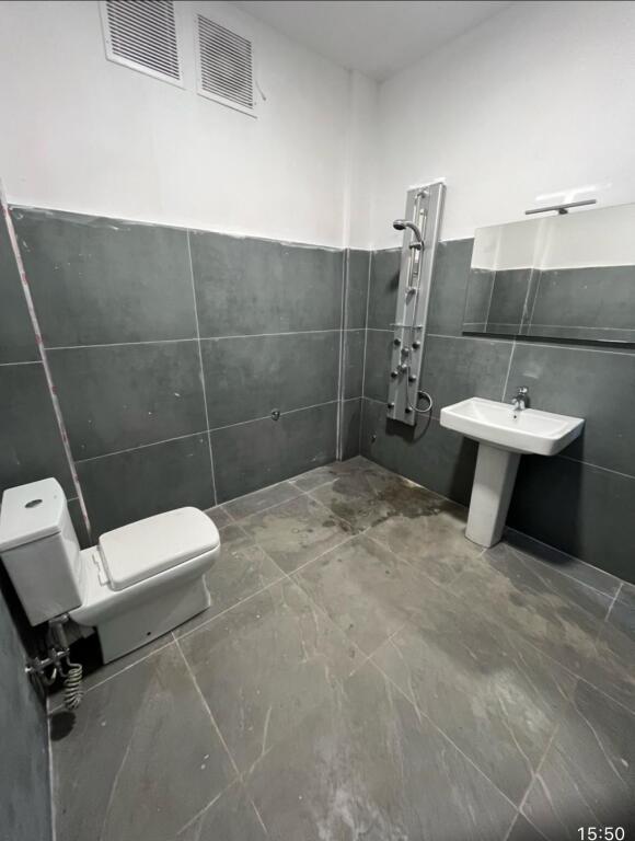 JEPET ME QERA AMBJENT 300M2 PASKUQAN