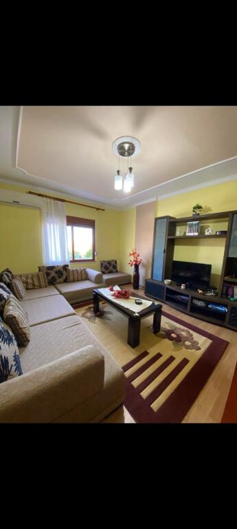 Apartment 2+1 with parking is offered at the end of Jordan Misja street