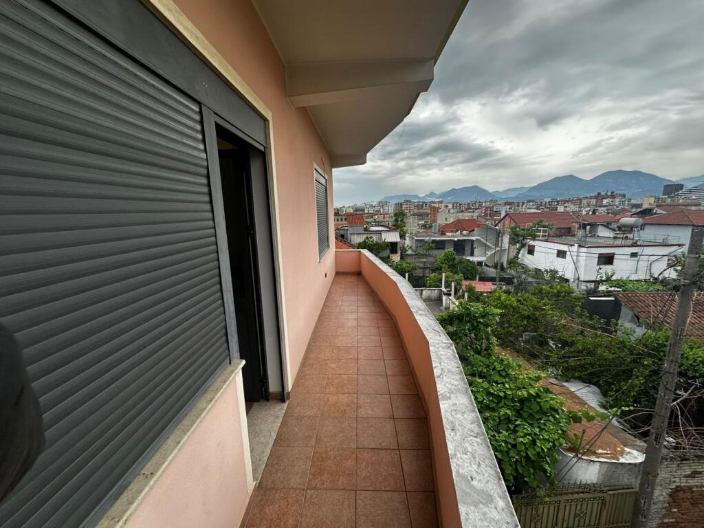 2+1 entrance for rent behind Marin Barleti University, residence