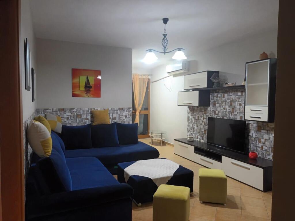 Apartment 2+1 for rent in Yzberisht!