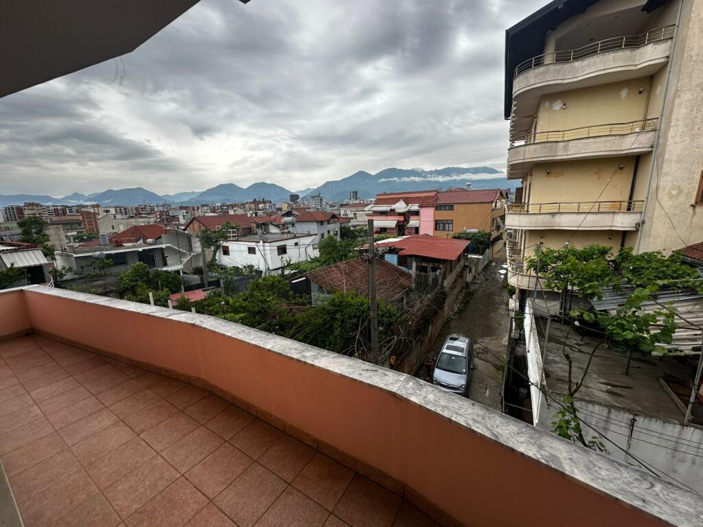 2+1 entrance for rent behind Marin Barleti University, residence