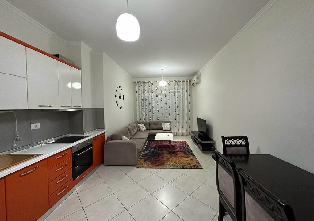 Super apartament 2+1 tek kopshti botanik (xhamia)