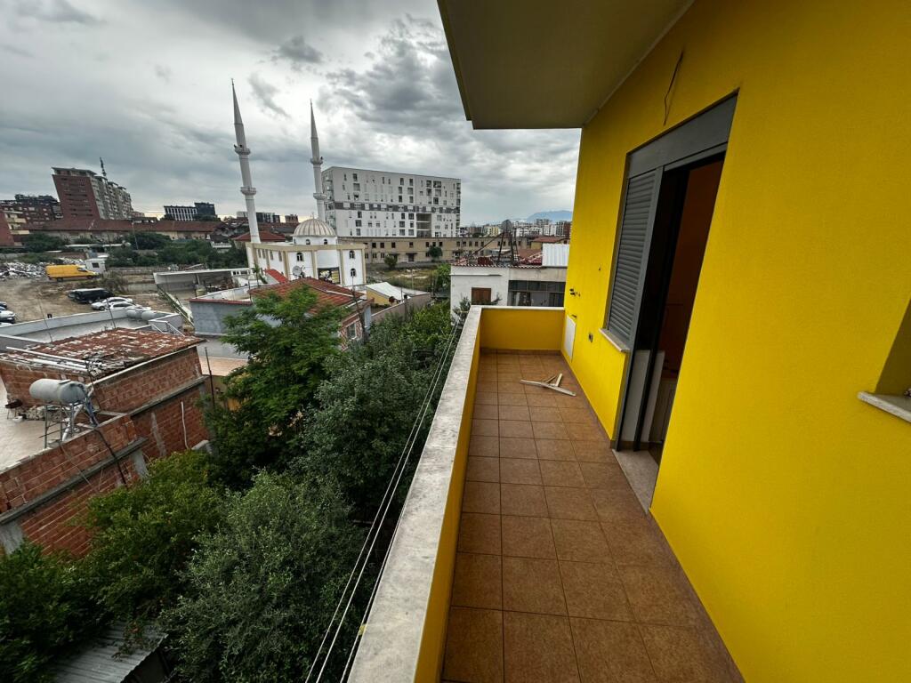 2+1 entrance for rent behind Marin Barleti University, residence