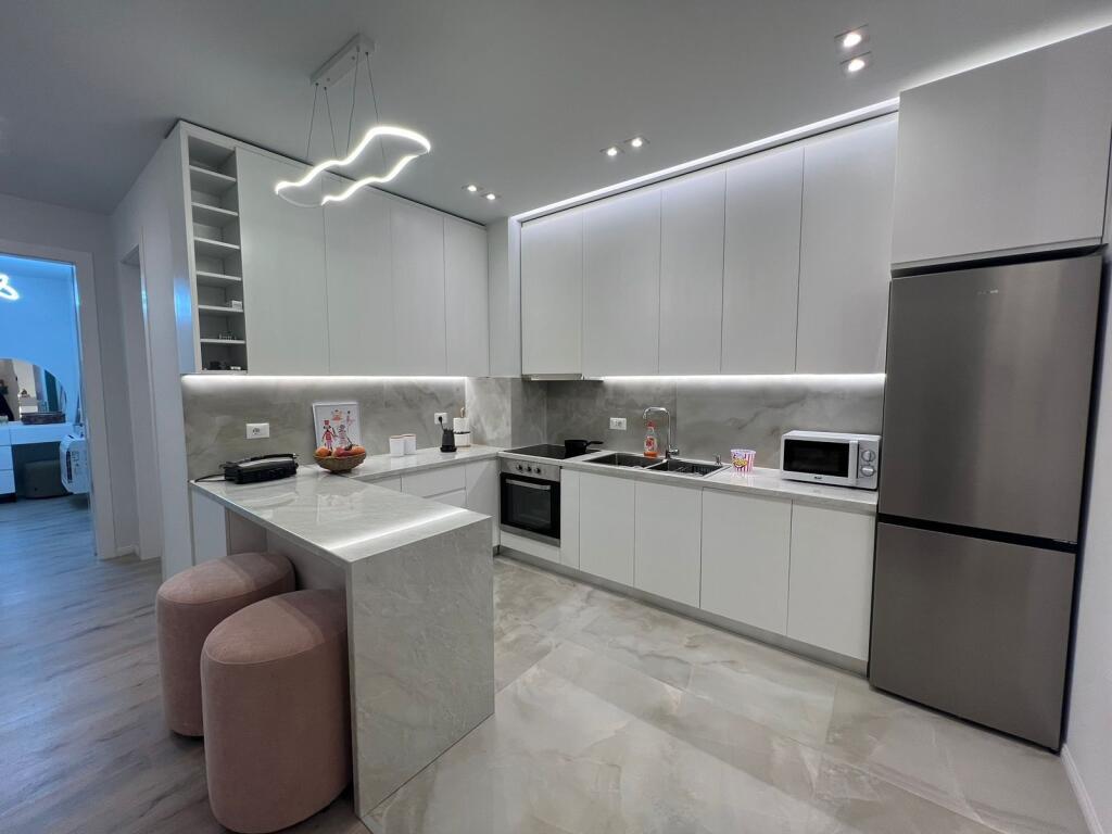 Super apartament 2+1 te 21-dhjetori (Delijorgji) me parkim