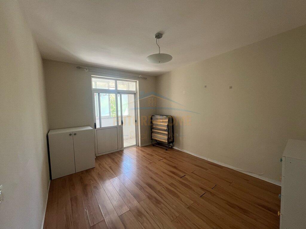 Qera, Apartament 2+1, 21 Dhjetori