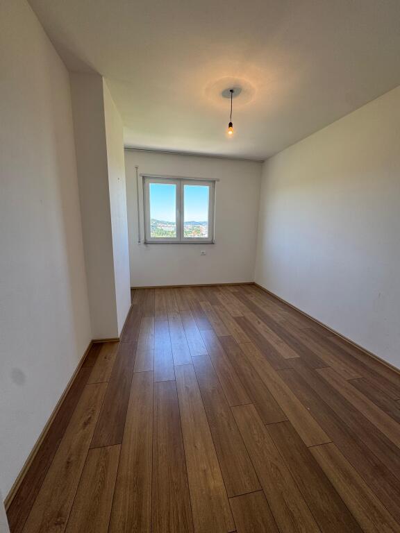 Apartament 3+1 tek Vila L2 ne Astir!