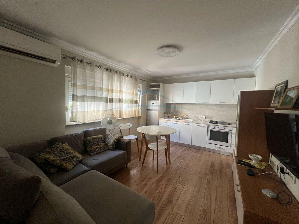 Qera, Apartament 2+1, 21 Dhjetori