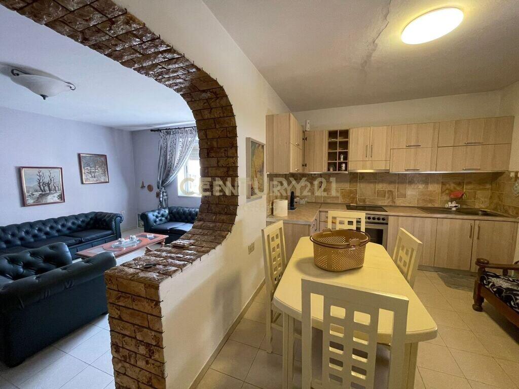 FOR RENT APARTMENT 2+1 ON DURRES STREET NEAR THE 'QEMAL STAFA' GYMNASIUM