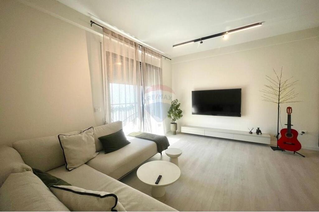 2+1 apartment with parking space at Kodra e Diellit 1