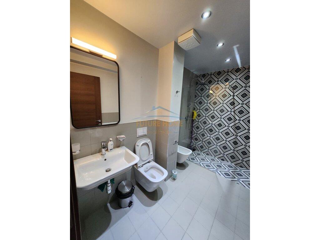 Qera, Ambient zyre, Sheshi 21, Rruga e Kavajës, Tiranë!