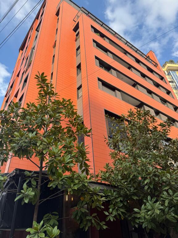 DUPLEX OFFICE FOR RENT VERY CLOSE TO THE CENTER!