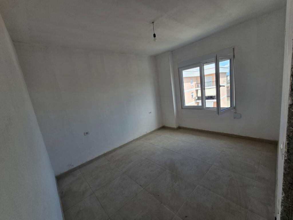 SHITET APARTAMENT 2+1 PRANE UJËSJELLËSIT, DURRËS