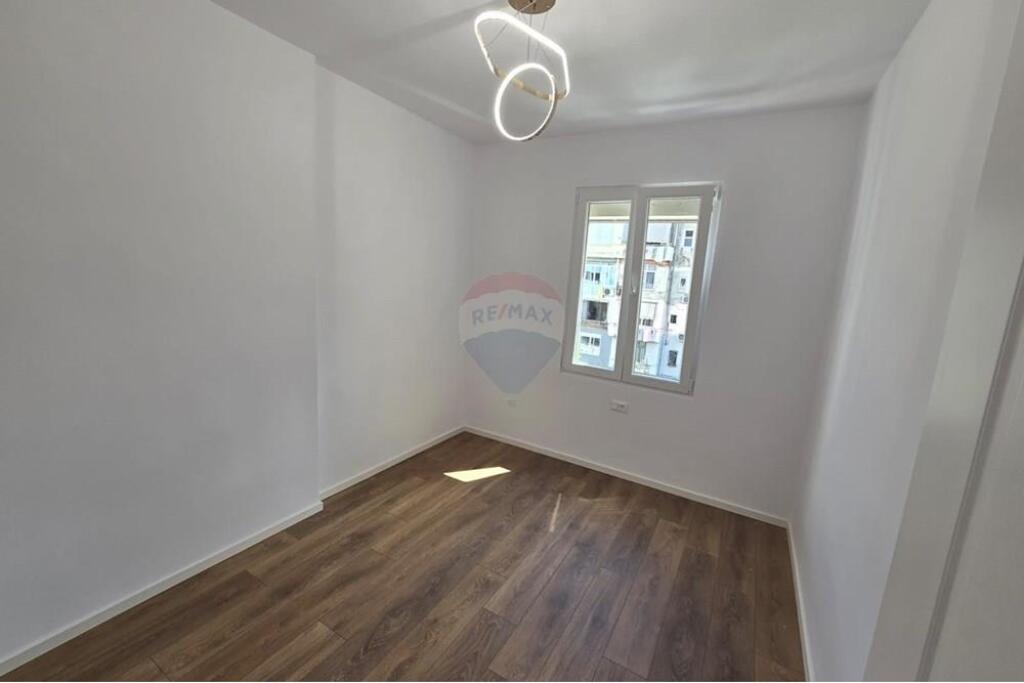 2+1+2 apartment for sale on Myslym Shyri St!