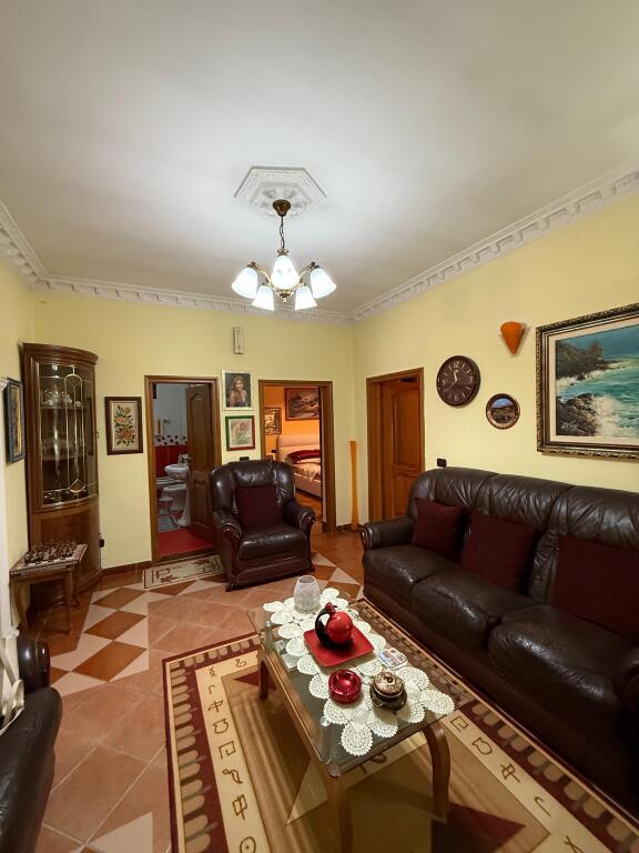 Vendita Casa 3+1 vicino alla scuola "Halim Xhelo", Vlorë