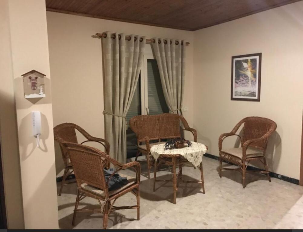 In the area of Xhamllik, Architect Sinani St., the third floor of a 2+1 villa is for rent, furnished.