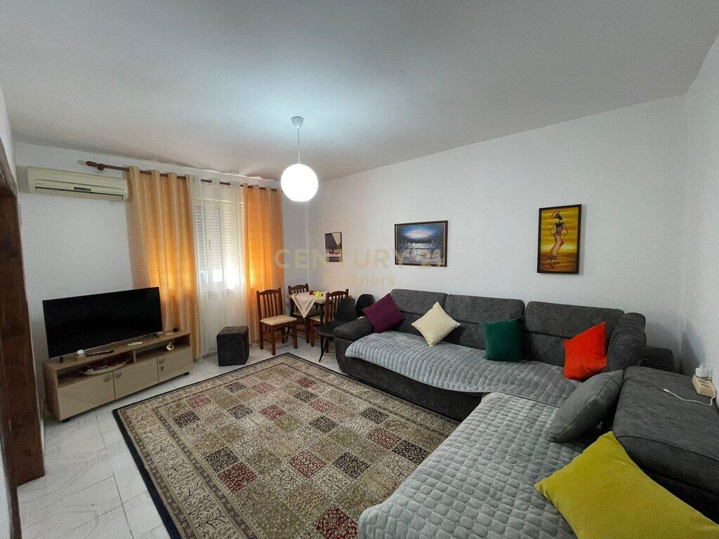 2+1 apartment for rent on Kavaja Street near Globe