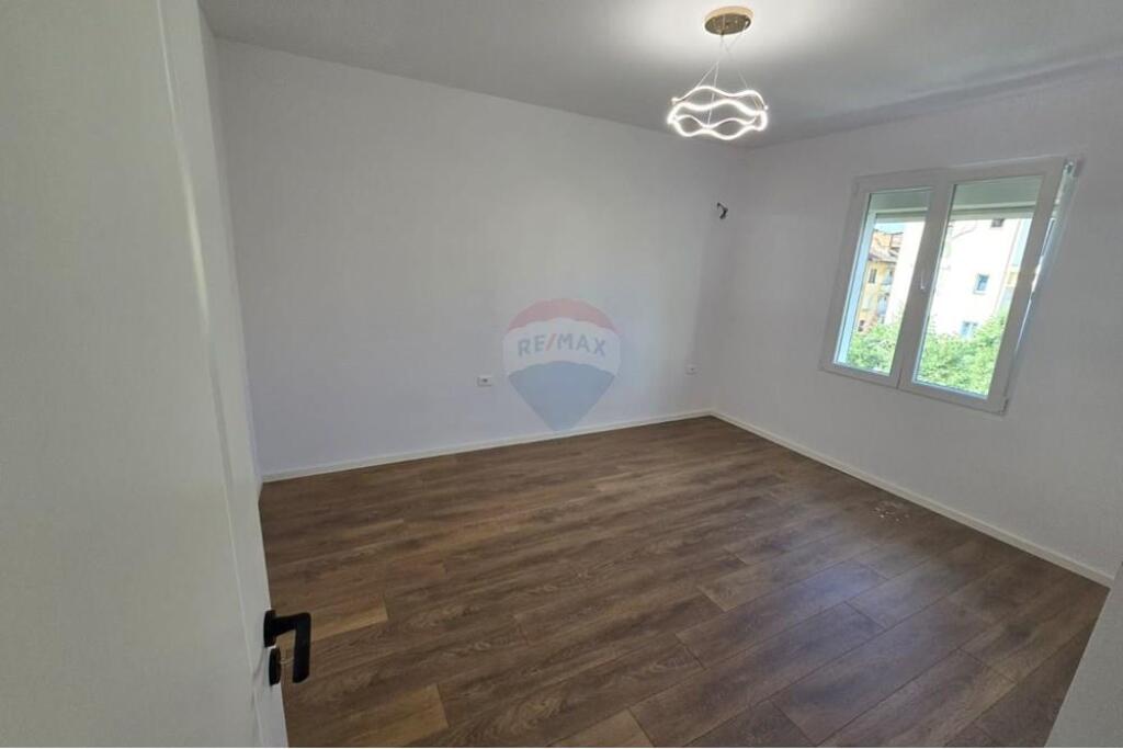 2+1+2 apartment for sale on Myslym Shyri St!