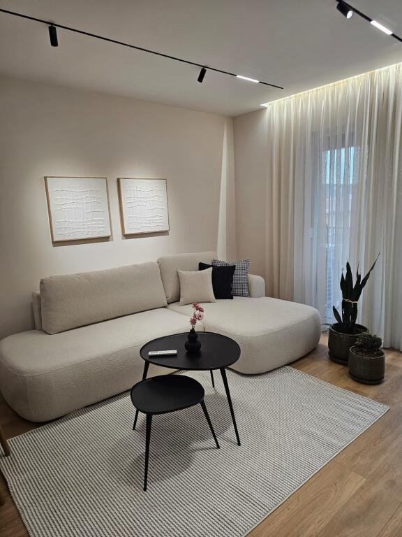 2+1 apartment with parking space for rent at Jordan Misja