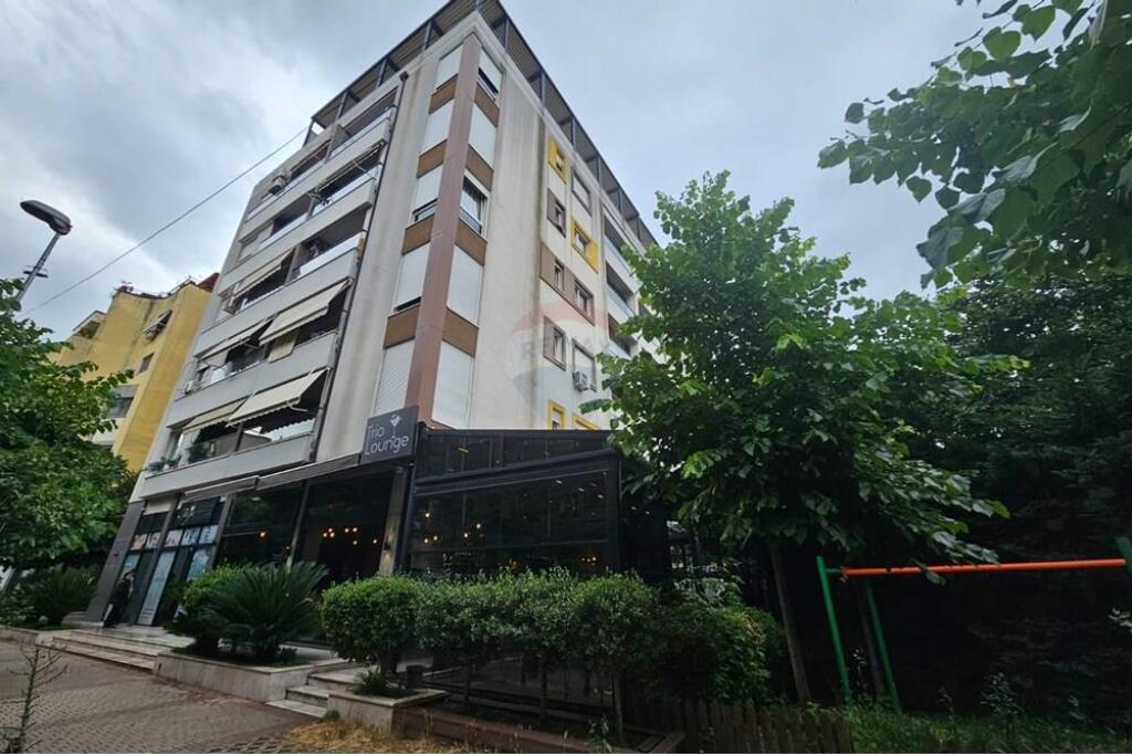 For sale Shop and Magazine Space