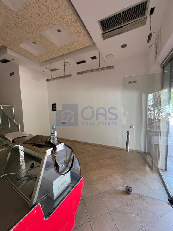 Biznesi për qira në Rrugën 5 Maji