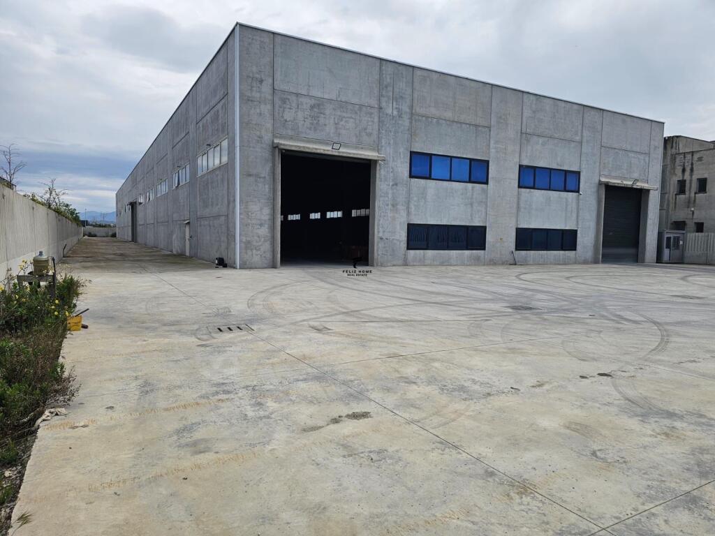 KAPANON ME QERA 3500 M2 AUTOSTRADA TR-DR