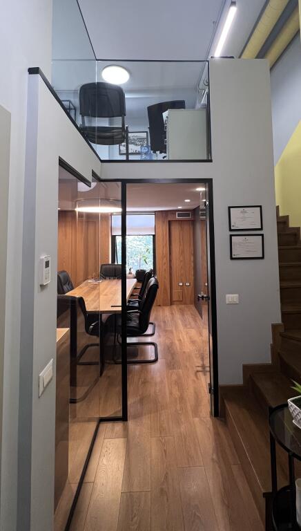 DUPLEX OFFICE FOR RENT VERY CLOSE TO THE CENTER!
