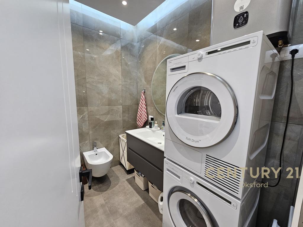 APARTMENT 1+1 WITH PARKING SPACE FOR RENT AT THE FORMER AVIATION FIELD, MODERN LUXURIOUS FURNITURE
