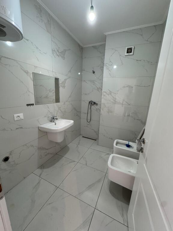 Apartament 3+1 tek Vila L2 ne Astir!